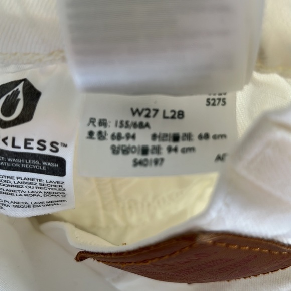 White Levi’s 501 Jean - Picture 4 of 5